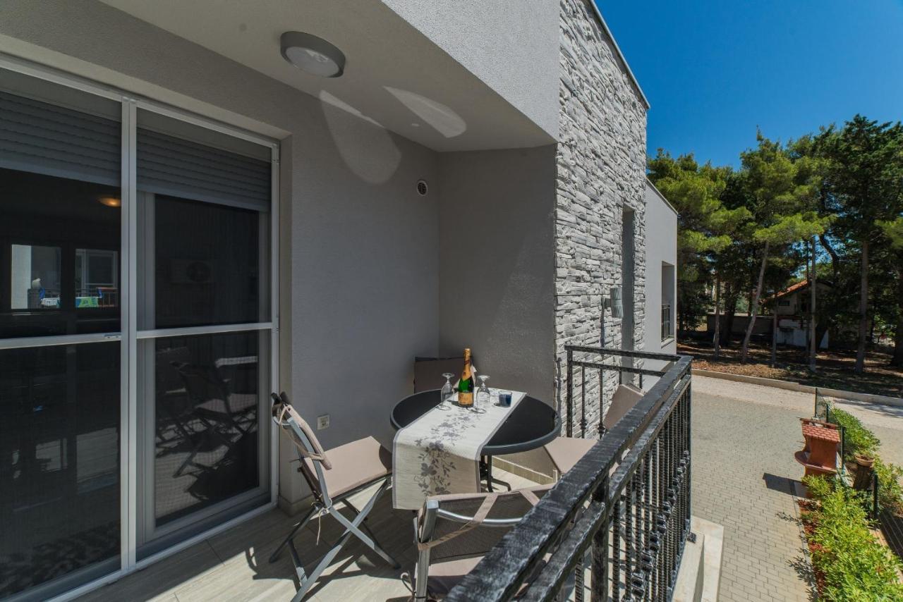 Apartments Djian Vir Εξωτερικό φωτογραφία