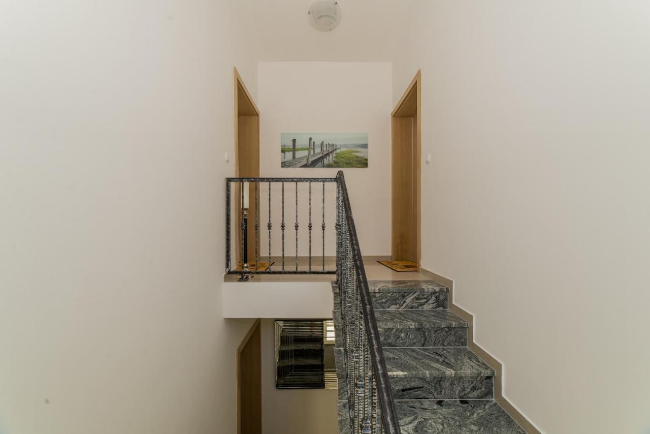 Apartments Djian Vir Εξωτερικό φωτογραφία