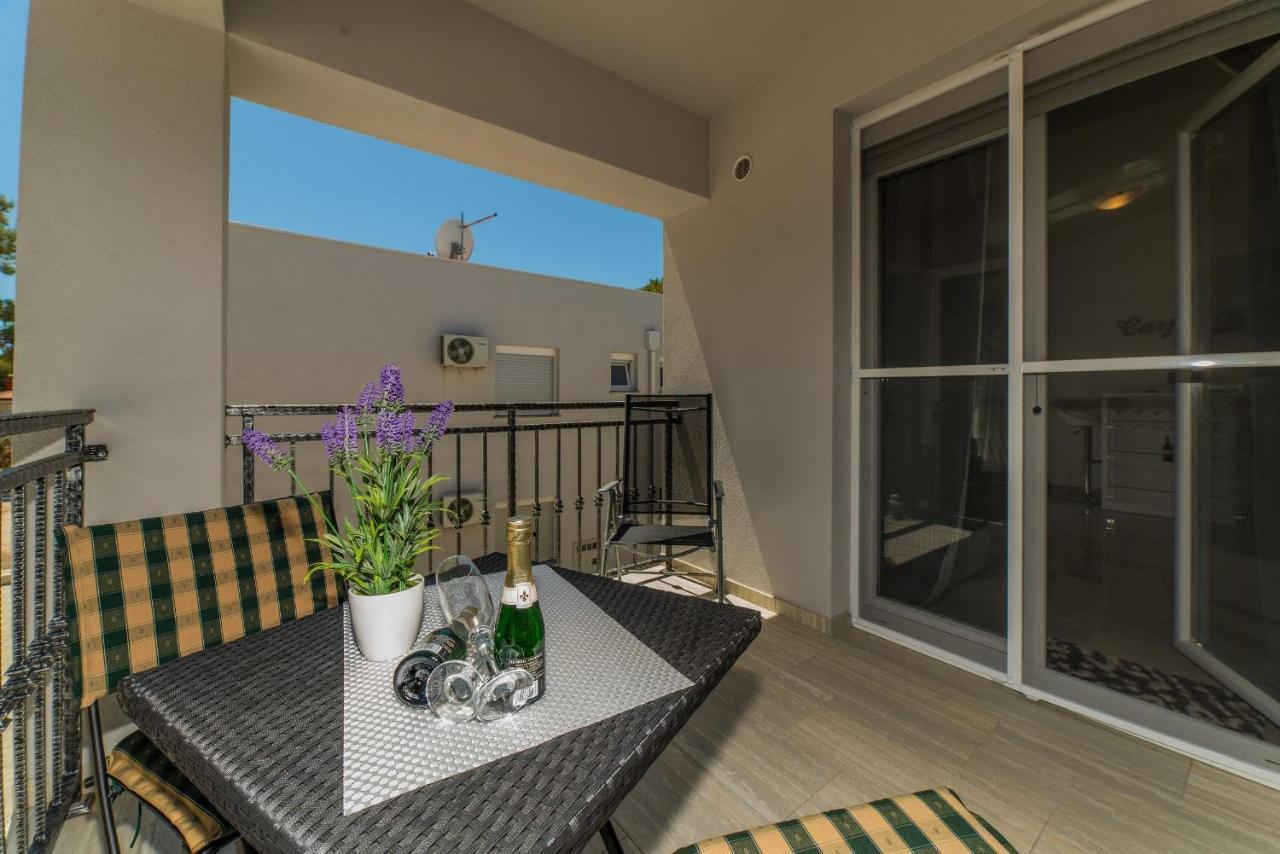 Apartments Djian Vir Εξωτερικό φωτογραφία